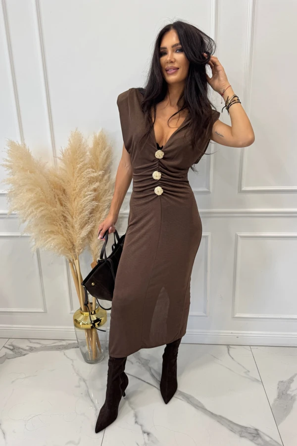 Czekoladowa sukienka midi z pozłacanymi ozdobami i poduszkami przy ramionach EWKA 09