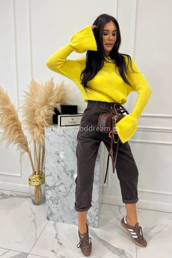 Żółty sweter z baby alpaką i falbanką na rękawkach Lola 02