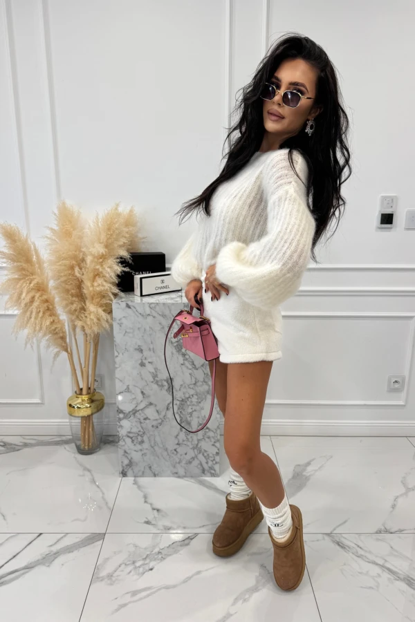 Kremowy sweter moherowy z poszerzanymi rękawami WALENCJA 52