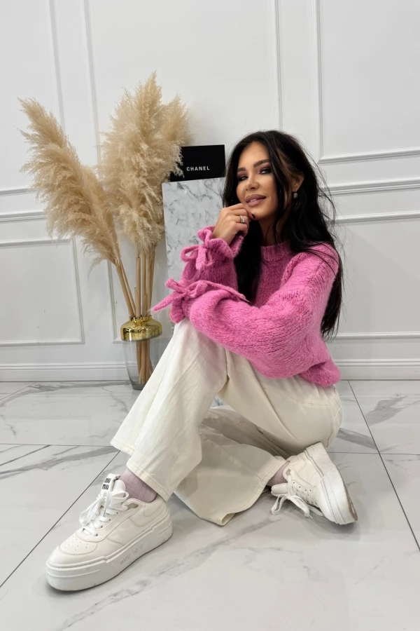 Różowy sweter z wiązaniem na rękawie Sophia 02
