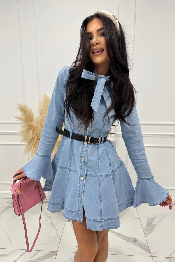 Jasno jeansowa sukienka mini z wiązaniem przy szyi, paskiem i rozszerzonymi rękawami TINA 09