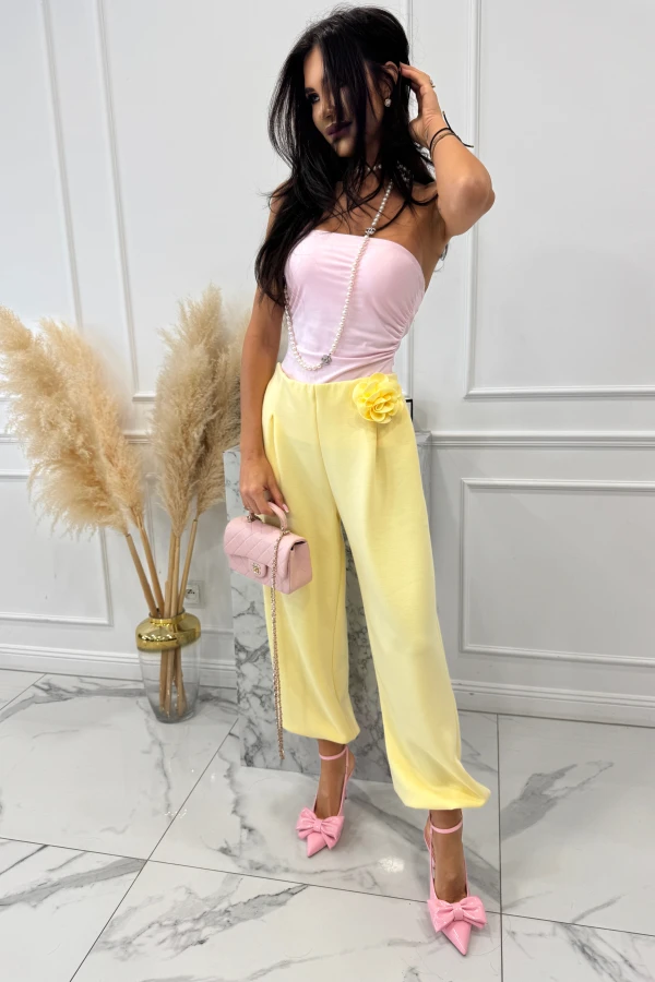 Żółte spodnie dresowe z wiskozą + broszka kwiat DAMIEN 24