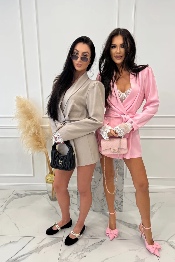 Różowy krótki marynarko - kombinezon z paskiem na długi rękaw ALEX 17