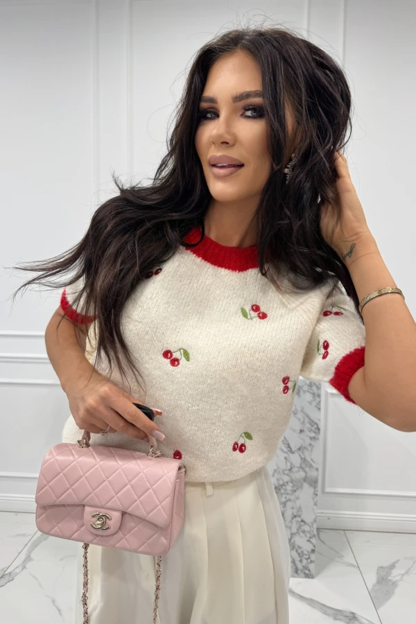 Kremowy sweter we wzór wiśni Harmoni